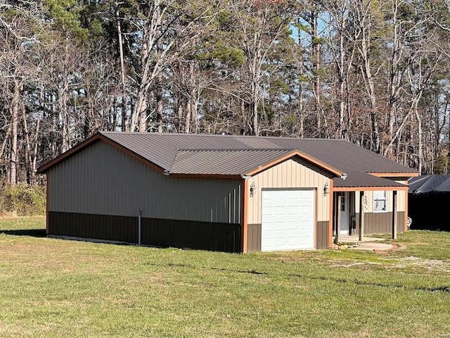 view of front of property with a front yard