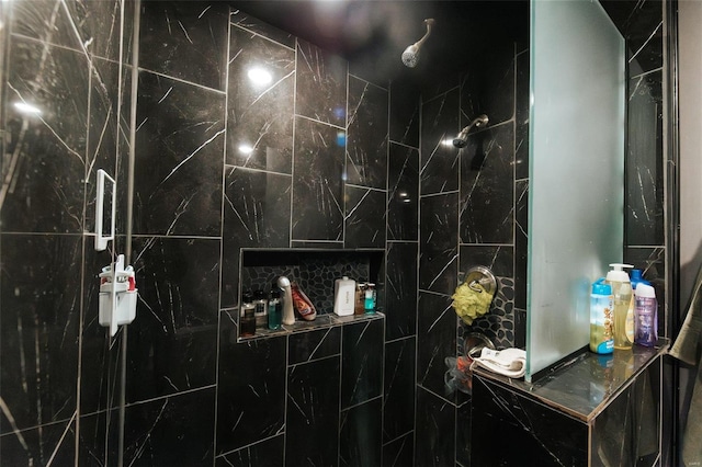 bathroom featuring tiled shower and tasteful backsplash