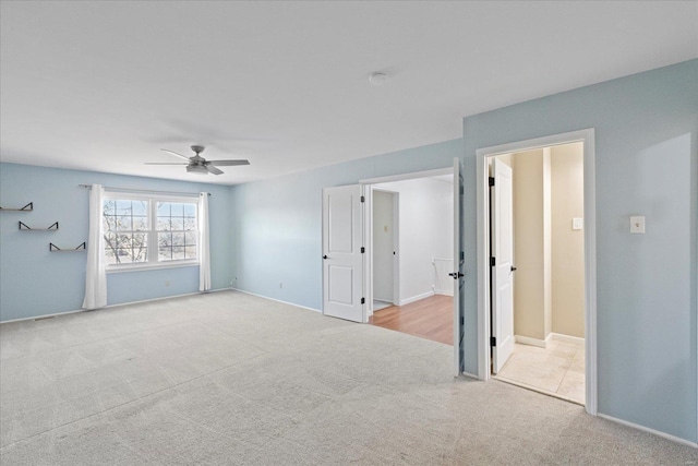 unfurnished room with light carpet and ceiling fan