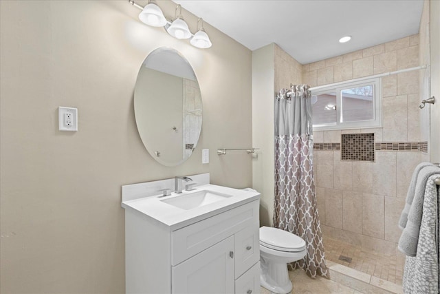 bathroom featuring a shower with shower curtain, vanity, and toilet