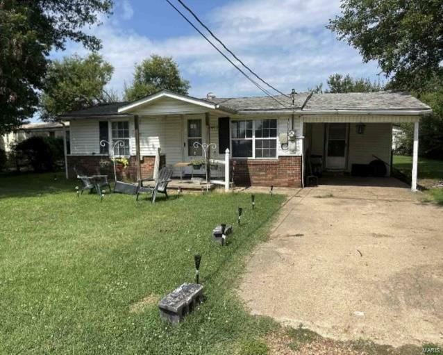 view of front facade with a carport, a porch, and a front lawn