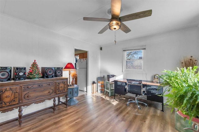 home office with wood-type flooring, ceiling fan, and ornamental molding