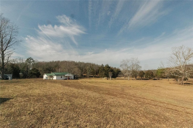 view of yard featuring a rural view