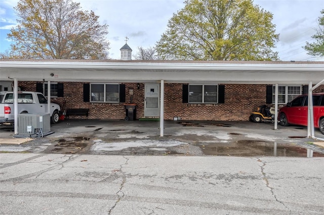 view of front of house featuring a carport