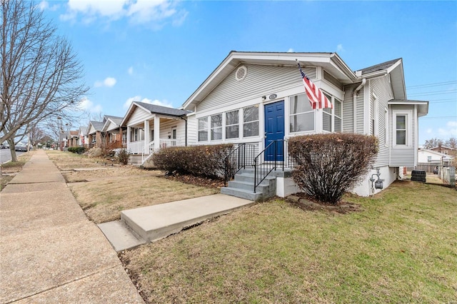 view of front of property with a front yard