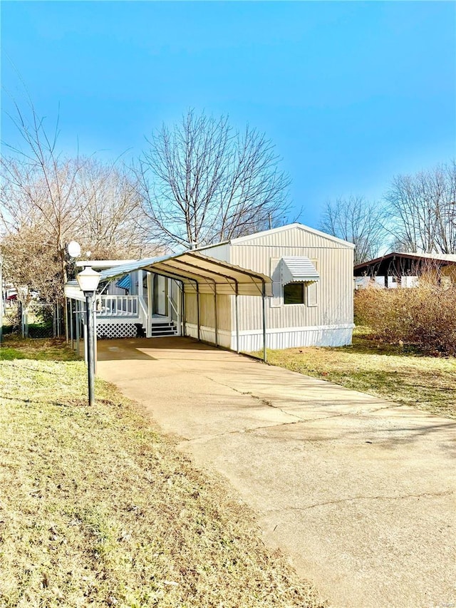 view of front facade featuring a carport and a front lawn