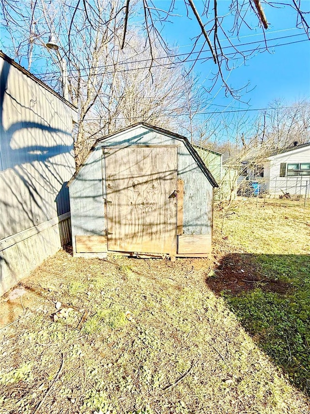 view of outdoor structure with a yard