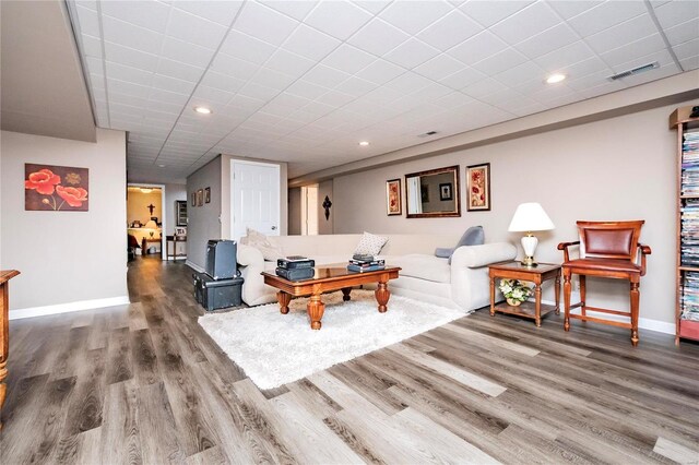 living area with visible vents, recessed lighting, baseboards, and wood finished floors