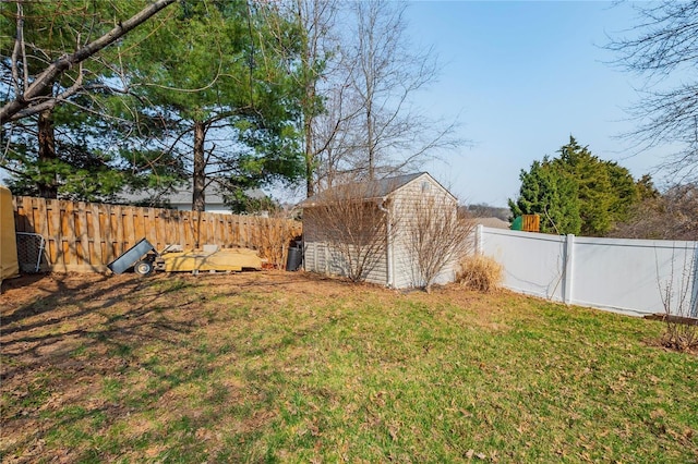 view of yard featuring a storage shed, an outdoor structure, and a fenced backyard