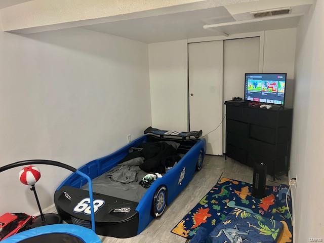 bedroom featuring a closet