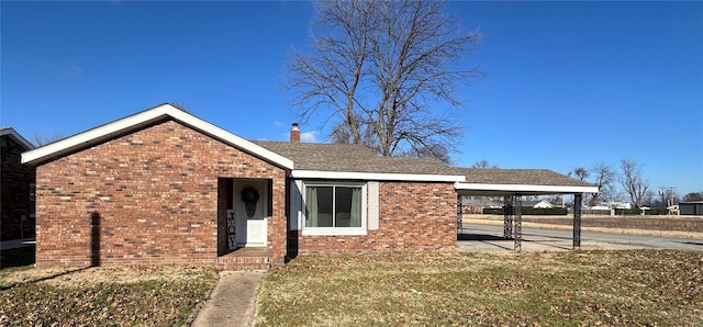 view of front of home featuring a front yard