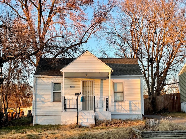 bungalow-style house featuring covered porch