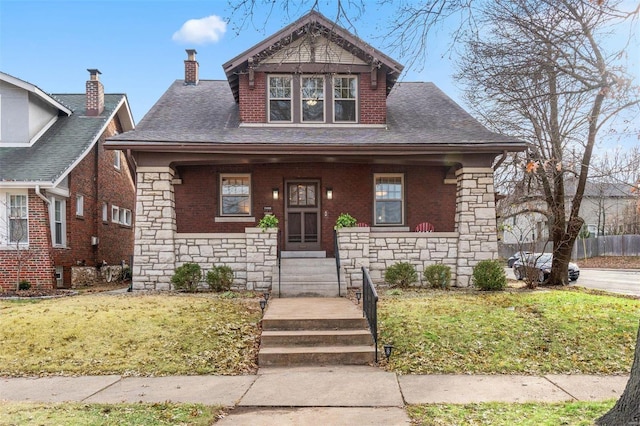 bungalow featuring a front yard