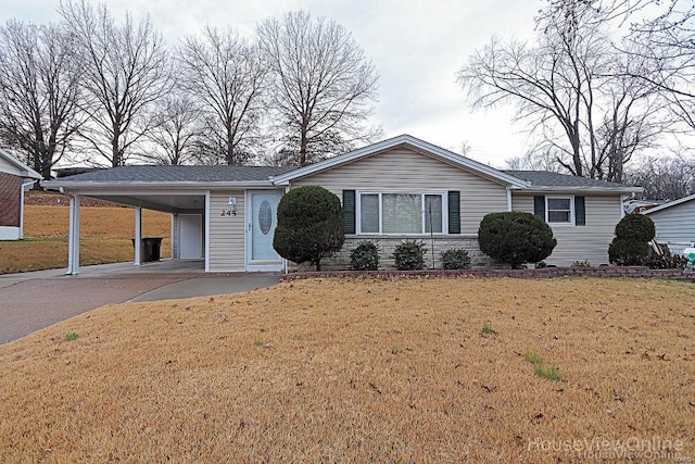 view of front of property featuring a carport and a front yard