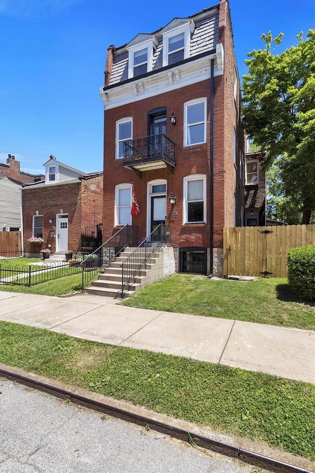 view of front of home with a front yard