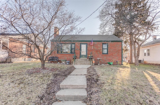 view of front of home with a front lawn