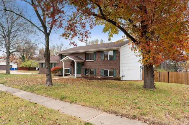 bi-level home featuring a front lawn