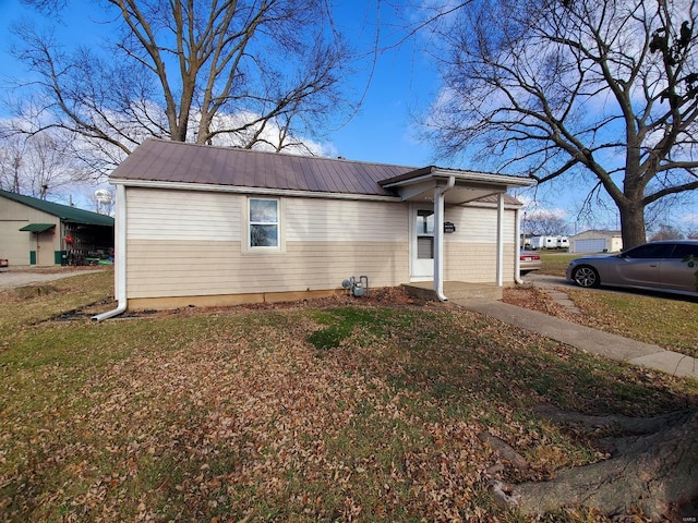 view of front of house featuring a carport