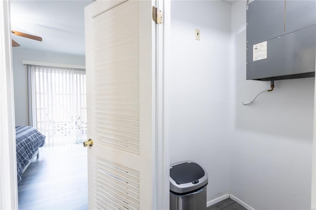 bathroom featuring ceiling fan