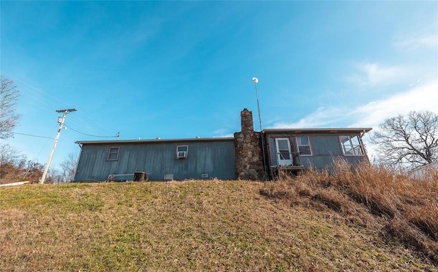 back of house featuring a yard