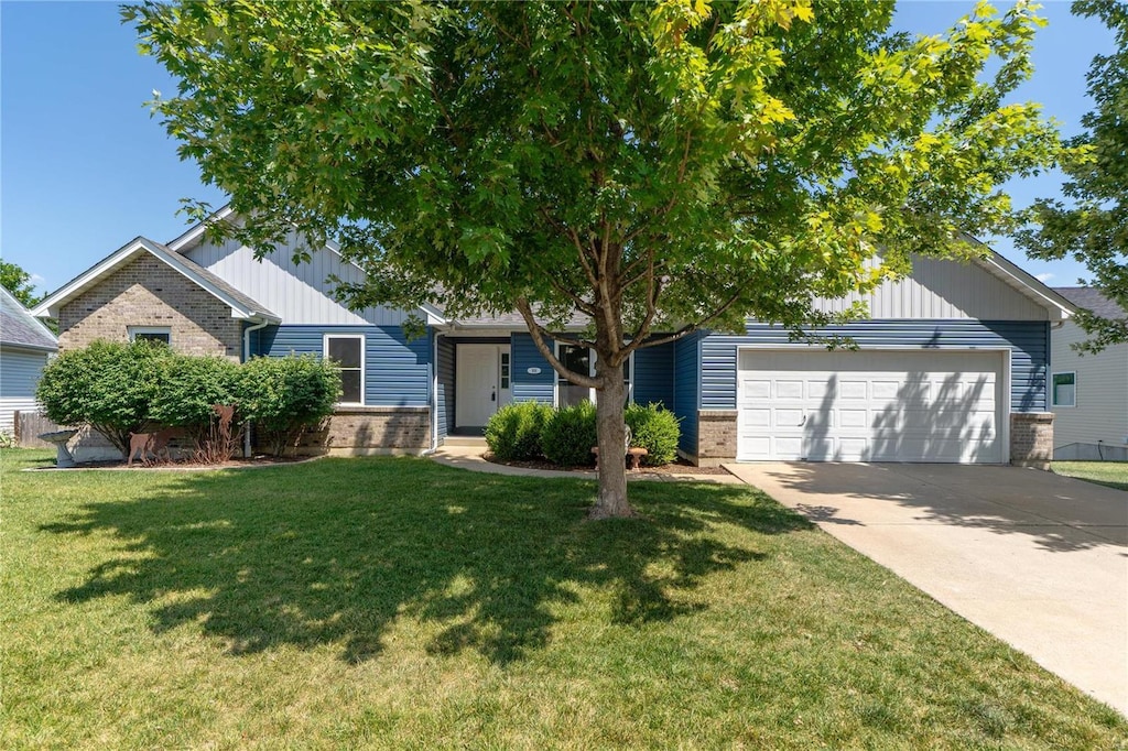 view of front of home featuring a garage and a front lawn