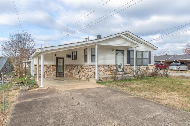 view of front of house featuring a carport