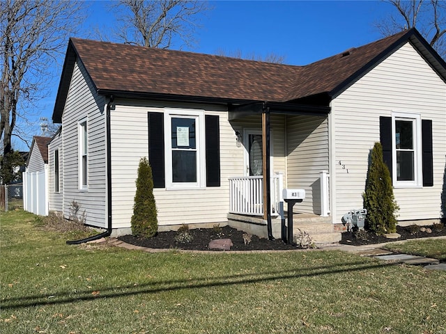 view of front of home featuring a front yard