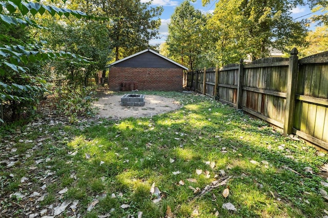 view of yard featuring a fire pit and a fenced backyard