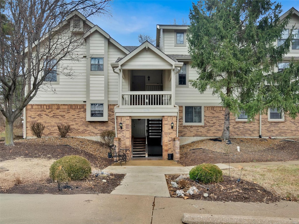 view of front of house with a balcony