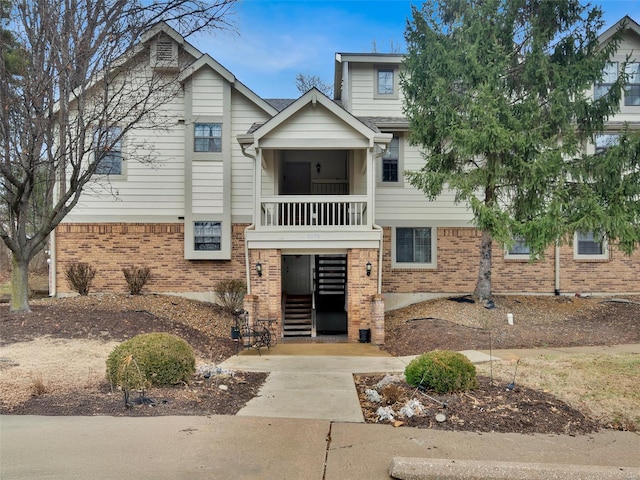 view of front of house with a balcony