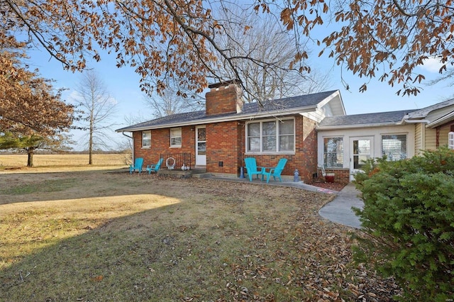 back of house featuring a yard