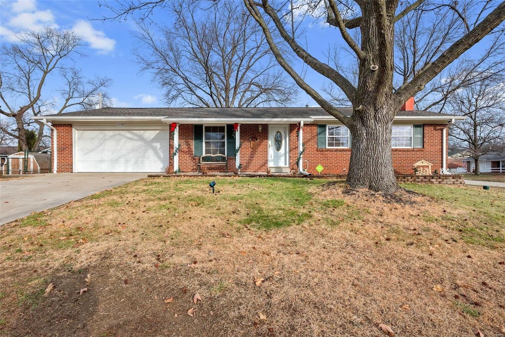 single story home featuring a front lawn and a garage