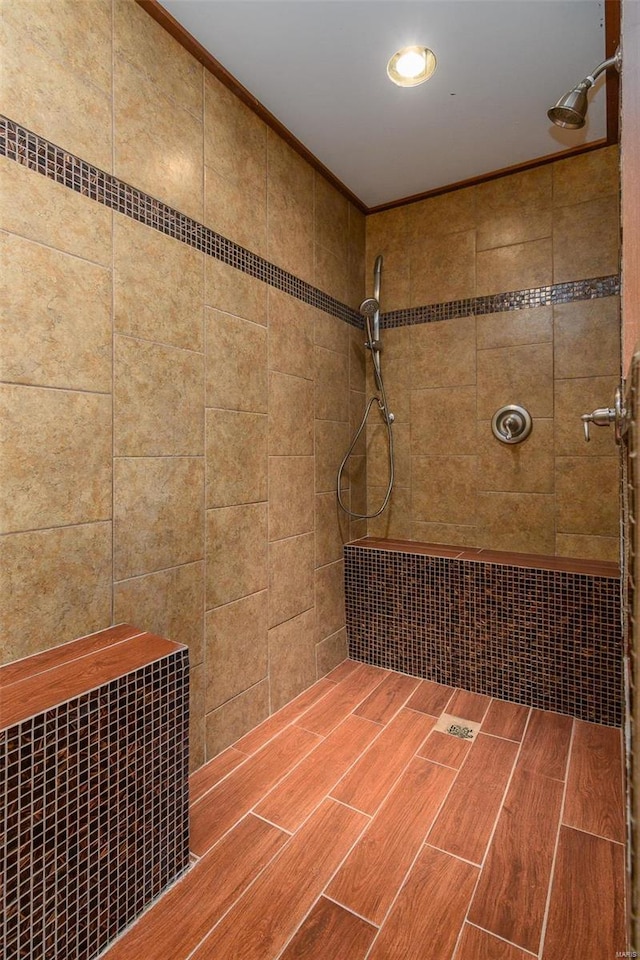 bathroom featuring a tile shower