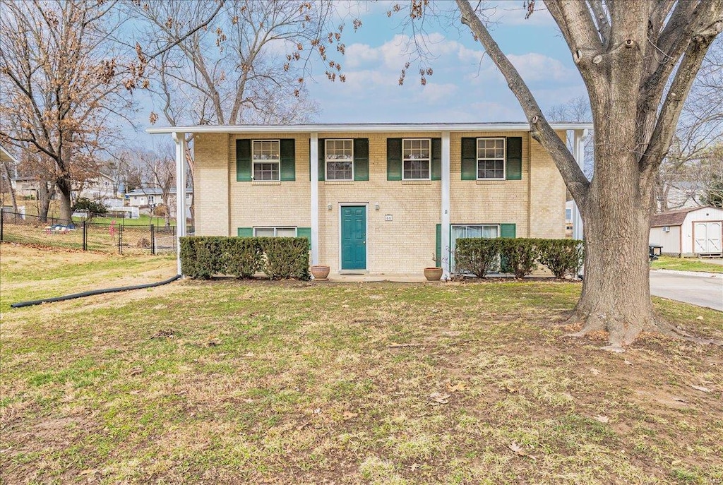 view of front of home with a front lawn