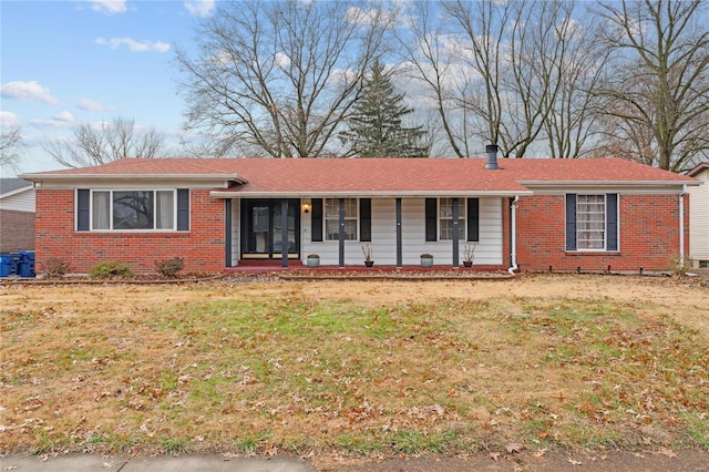 ranch-style home featuring a front lawn