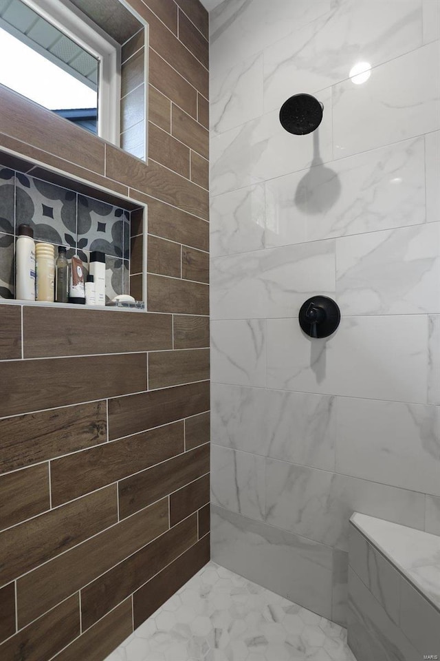 bathroom featuring tiled shower