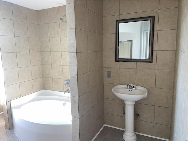 bathroom featuring tile walls