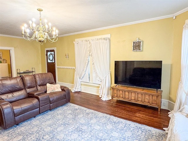 living room with wood-type flooring, ornamental molding, and an inviting chandelier