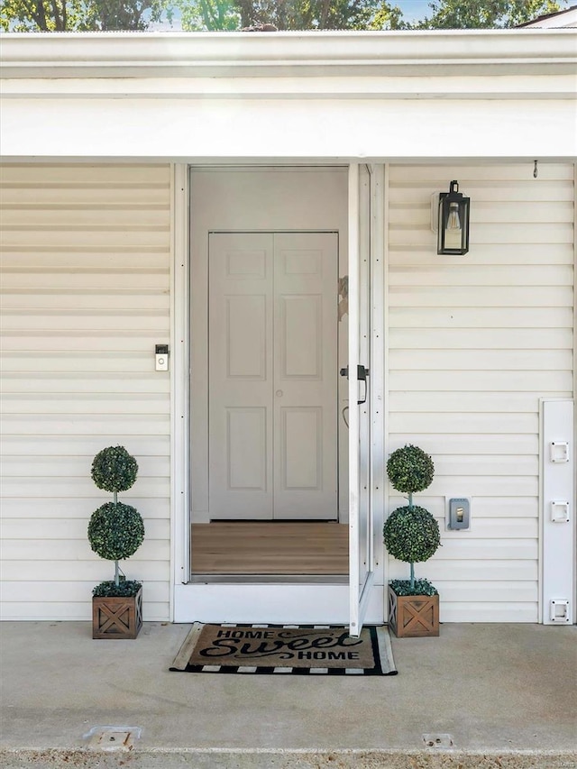 property entrance with a porch