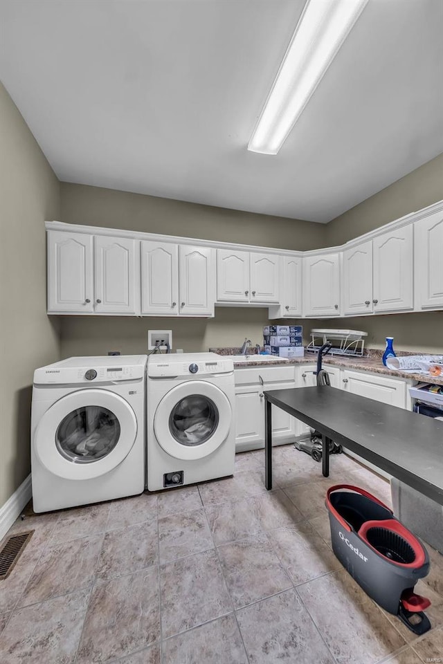 washroom with laundry area, independent washer and dryer, visible vents, and baseboards