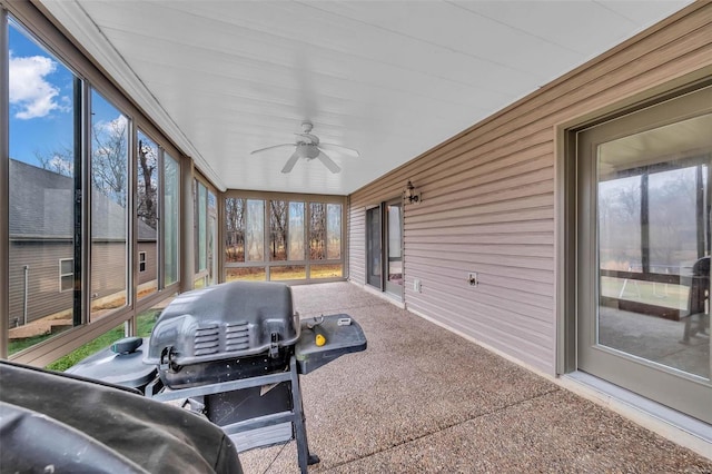 sunroom / solarium with a ceiling fan