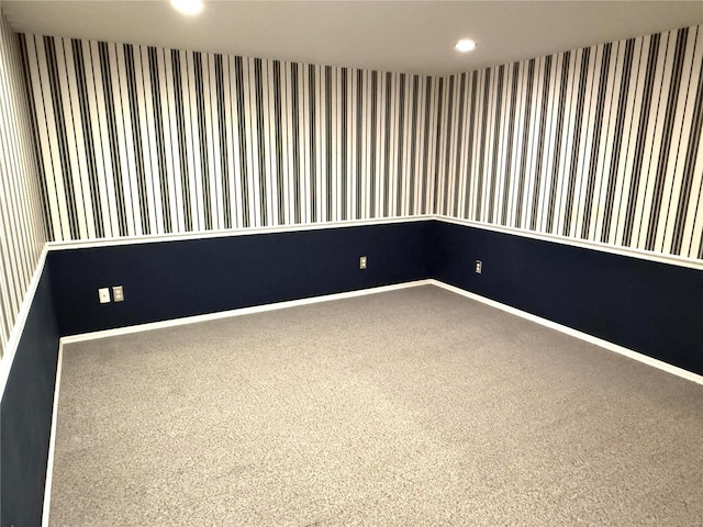 unfurnished room featuring carpet floors