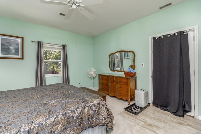 bedroom with ceiling fan