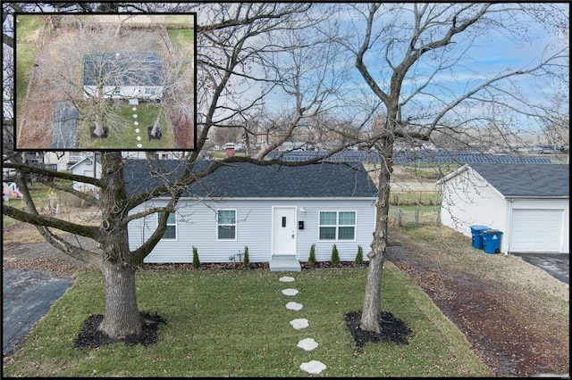 ranch-style house featuring a front yard