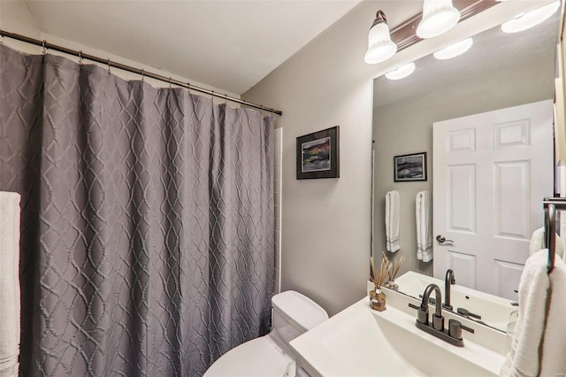 bathroom featuring a shower with curtain, vanity, and toilet