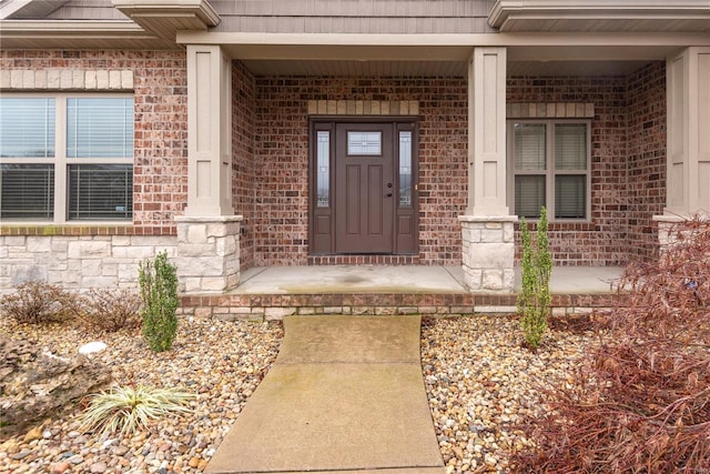 doorway to property with covered porch