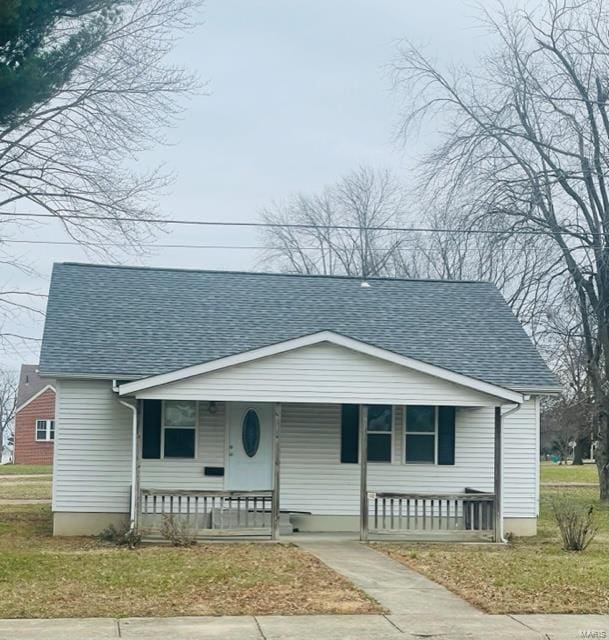 view of front of home featuring a front lawn and a porch