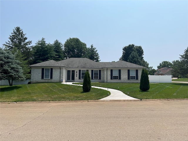 single story home with a front lawn