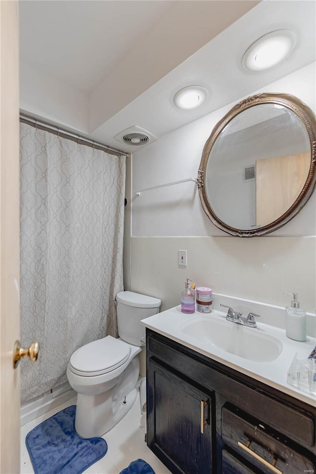 bathroom featuring curtained shower, toilet, and vanity