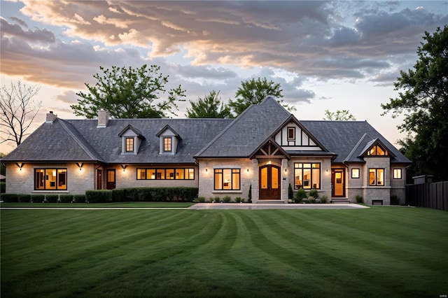 view of front of house featuring a yard